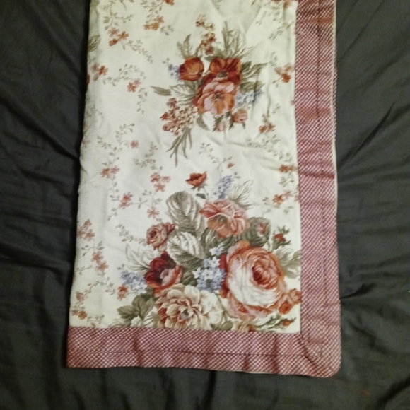 🌇WAVERLY HOME 🏡 SHAM COVERS🏩VINTAGE SIZE 28"×23",NICE FLORAL. 🏖 - Picture 3 of 8